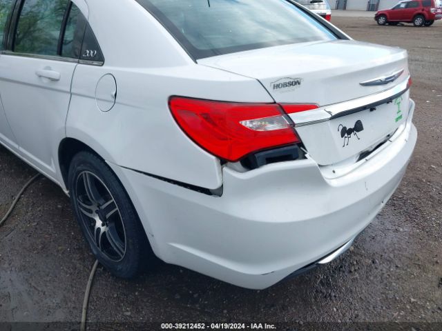 1C3CCBAB1EN205843 Chrysler 200 LX
