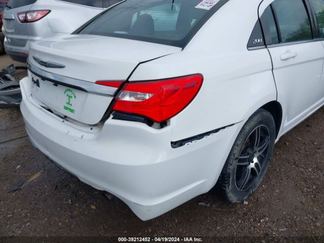 1C3CCBAB1EN205843 Chrysler 200 LX