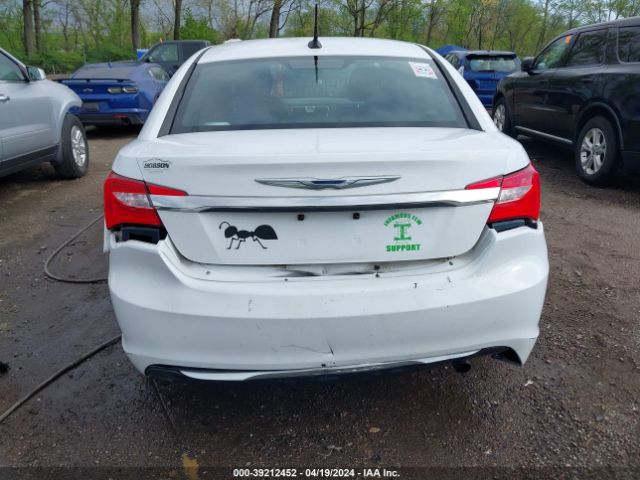 1C3CCBAB1EN205843 Chrysler 200 LX