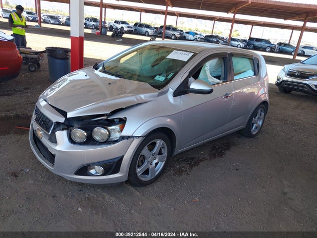 Chevrolet Sonic Ltz Auto 2015 1G1JE6SB0F4123878 Image 2