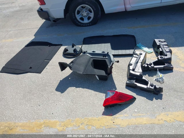 Toyota C-HR XLE 2020 JTNKHMBX4L1087334 Image 12