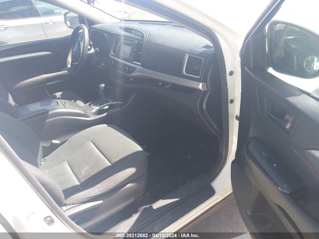 Toyota Highlander Le 2014 5TDZARFH2ES005257 Image 5