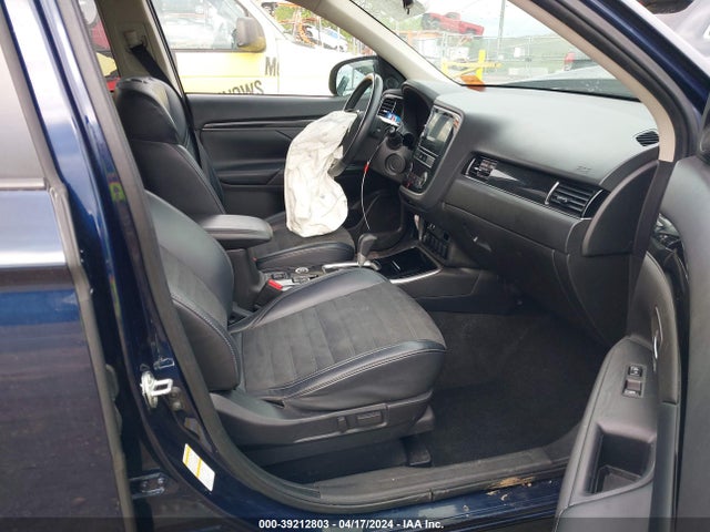 JA4AZ3A37KZ041643 Mitsubishi Outlander Se