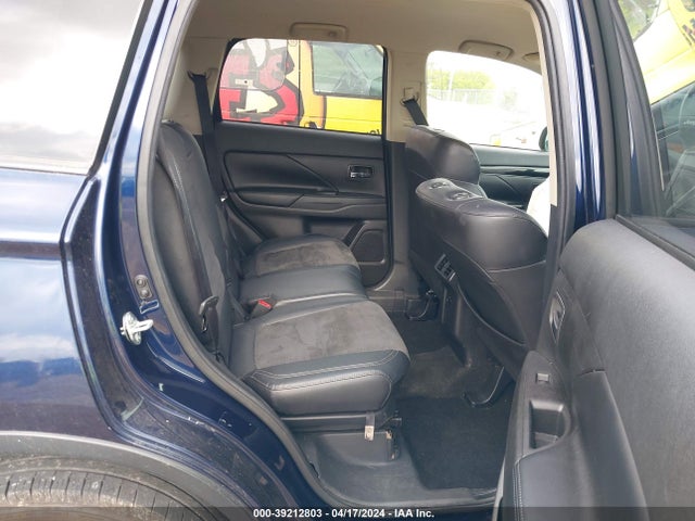 JA4AZ3A37KZ041643 Mitsubishi Outlander Se