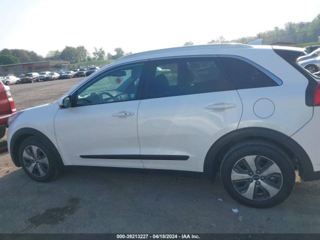 KNDCC3LC4J5156669 KIA NIRO EX