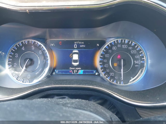 Chrysler 200 C 2016 1C3CCCCGXGN134983 Image 7