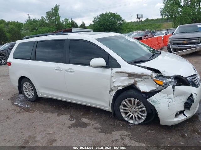 Toyota Sienna Xle 8 Passenger 2015 5TDYK3DC5FS620951 Image 13