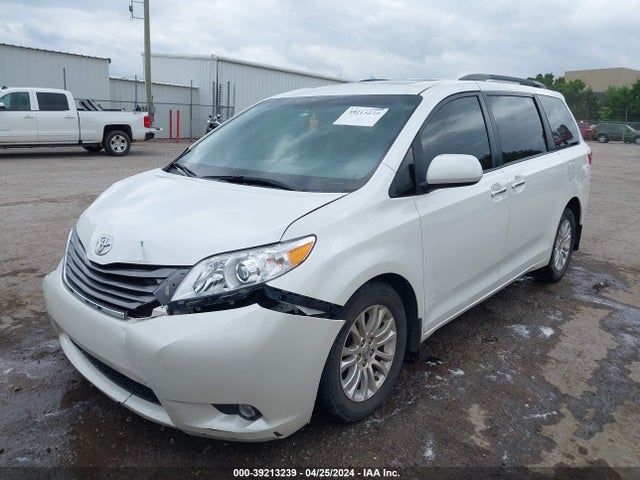 Toyota Sienna Xle 8 Passenger 2015 5TDYK3DC5FS620951 Image 2