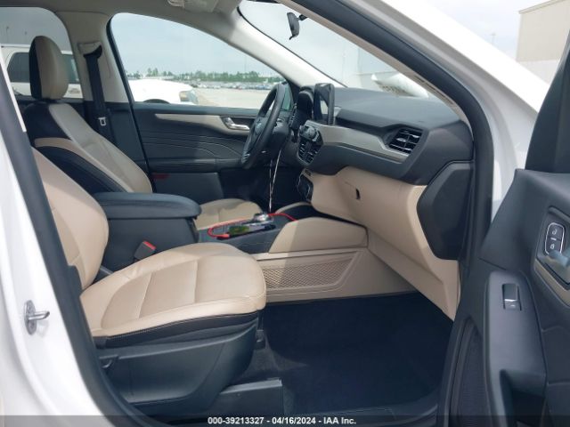 1FMCU0H63NUA45990 Ford ESCAPE SEL