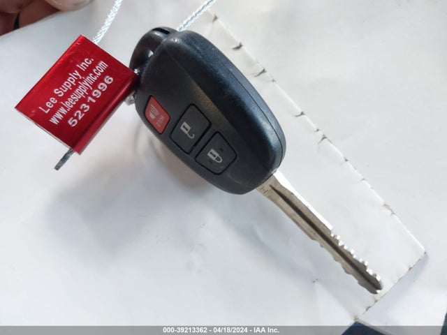 Toyota RAV4 LE 2018 2T3BFREV6JW838028 Image 11