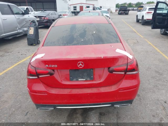 WDD3G4EB8KW032033 Mercedes-Benz A 220
