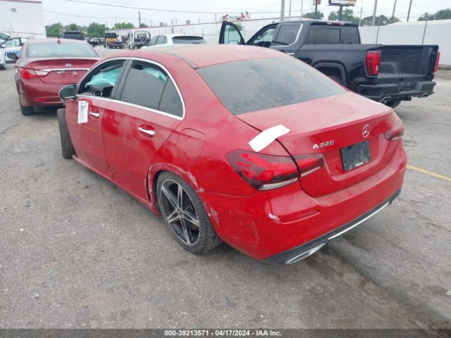 WDD3G4EB8KW032033 Mercedes-Benz A 220