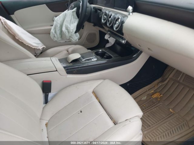WDD3G4EB8KW032033 Mercedes-Benz A 220