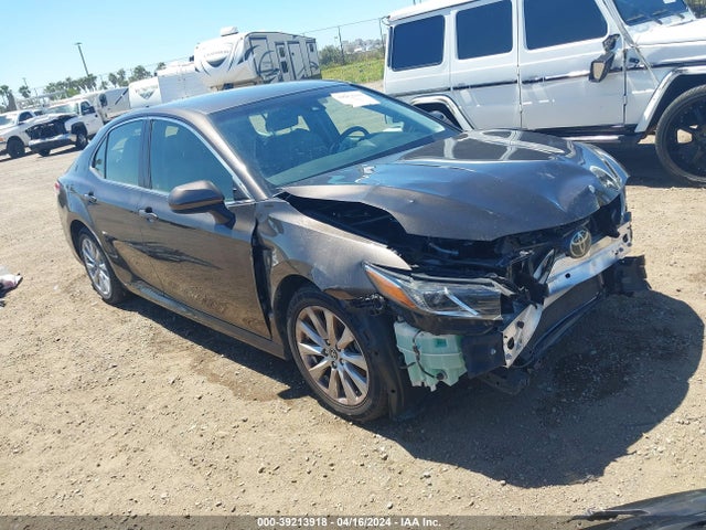 Toyota CAMRY LE 2018 JTNB11HK4J3050025 main image