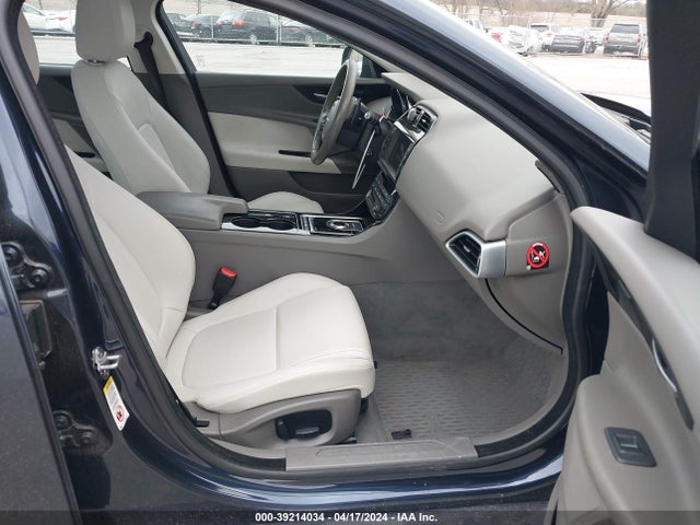 2017 JAGUAR XE SAJAJ4BVXHA974092 Photo 4