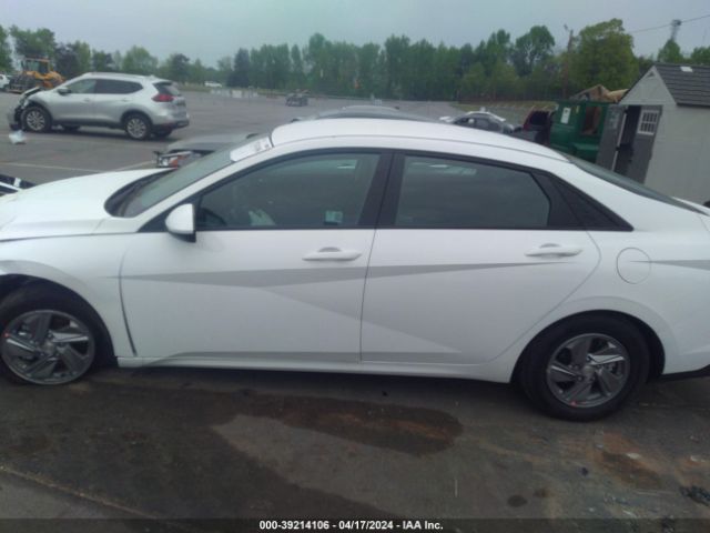 KMHLL4DG5RU741717 Hyundai ELANTRA SE