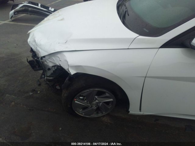 KMHLL4DG5RU741717 Hyundai ELANTRA SE