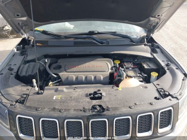 3C4NJCBB9JT489196 Jeep Compass Sun And Wheel Fwd