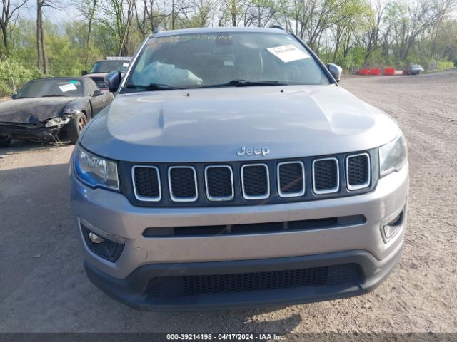3C4NJCBB9JT489196 Jeep Compass Sun And Wheel Fwd