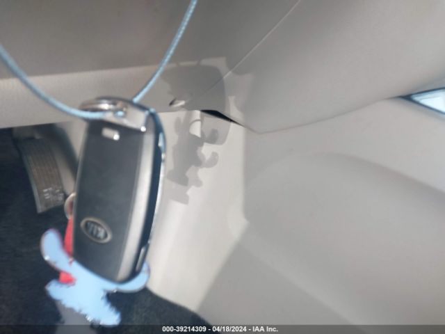 KNDMB5C10H6281464 KIA SEDONA LX