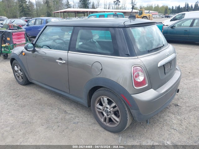 2011 MINI COOPER WMWSU3C50BT098922 Photo 2