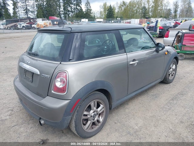 2011 MINI COOPER WMWSU3C50BT098922 Photo 3
