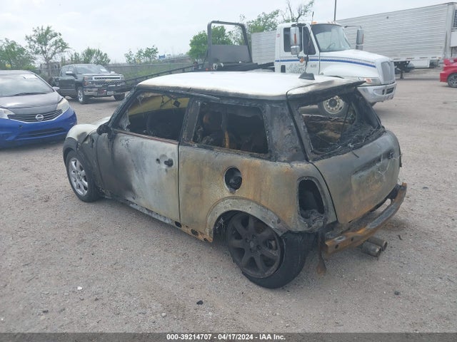 2010 MINI COOPER S WMWMF7C53ATW88766 Photo 2