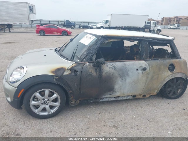 2010 MINI COOPER S WMWMF7C53ATW88766 Photo 5