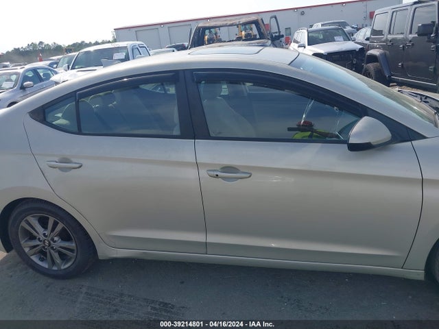 Hyundai Elantra Value Edition 2018 5NPD84LF1JH325004 Image 13