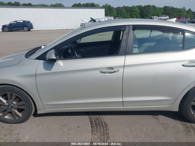 Hyundai Elantra Value Edition 2018 5NPD84LF1JH325004 Image 14