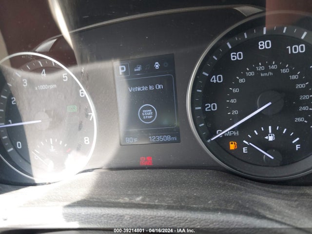Hyundai Elantra Value Edition 2018 5NPD84LF1JH325004 Image 15