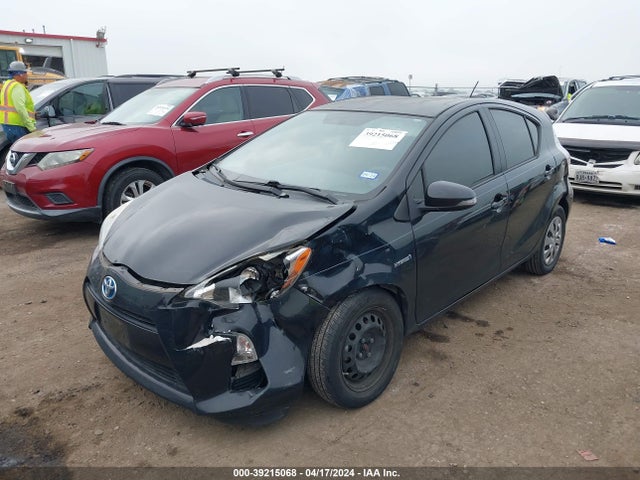 Toyota Prius C Two 2014 JTDKDTB33E1568685 Image 2