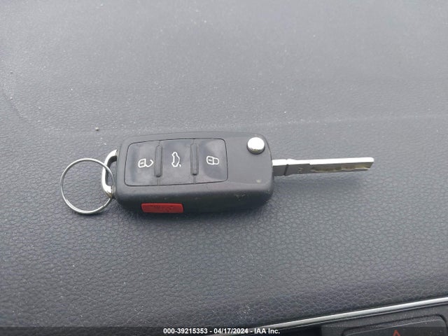 1VWAT7A37GC011838 Volkswagen Passat 1.8t S