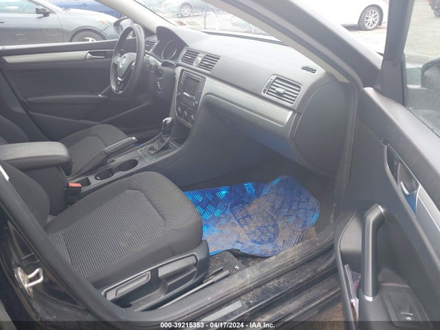 1VWAT7A37GC011838 Volkswagen Passat 1.8t S