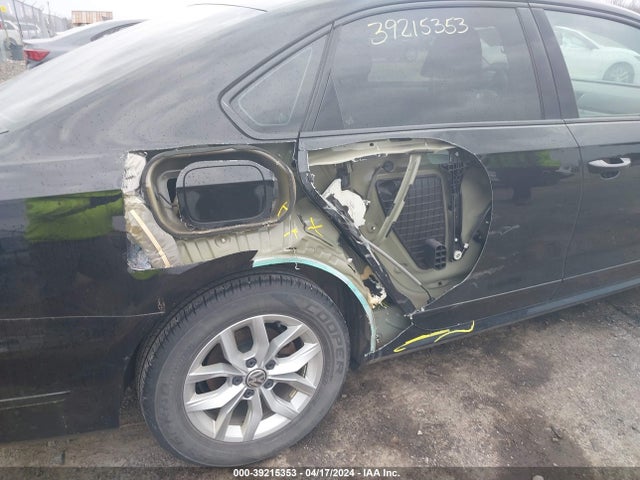 1VWAT7A37GC011838 Volkswagen Passat 1.8t S