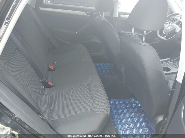 1VWAT7A37GC011838 Volkswagen Passat 1.8t S