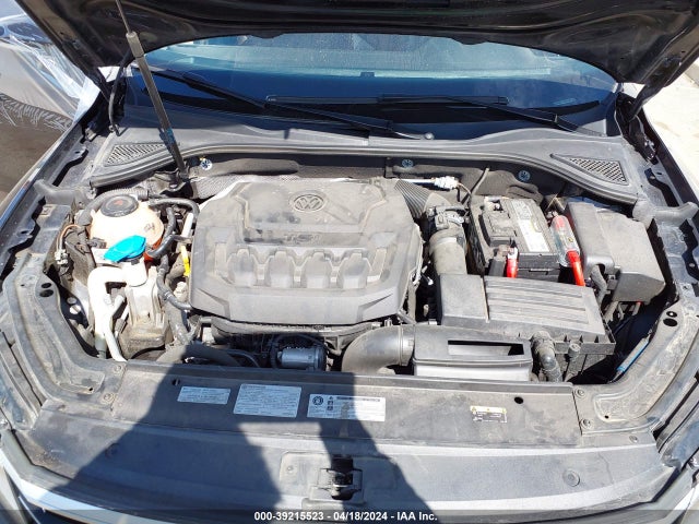 1VWBA7A32JC017273 Volkswagen Passat 2.0t Se
