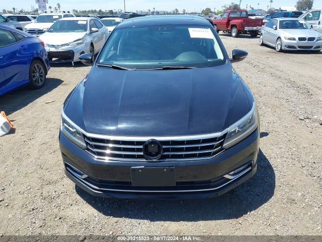 1VWBA7A32JC017273 Volkswagen Passat 2.0t Se
