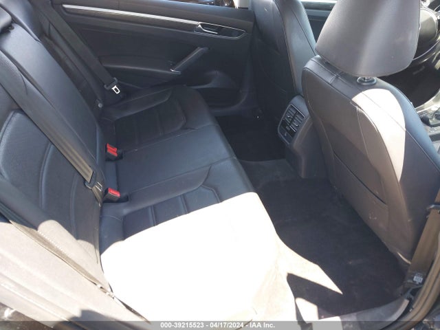 1VWBA7A32JC017273 Volkswagen Passat 2.0t Se