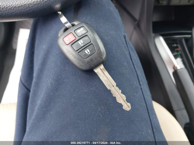 2T1BURHE0JC028955 Toyota COROLLA LE