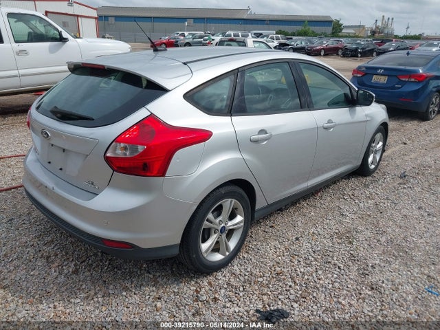 Ford FOCUS SE 2014 1FADP3K2XEL456760 Image 4