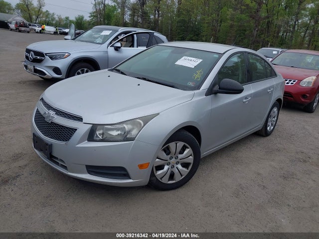 Chevrolet Cruze Ls Auto 2014 1G1PA5SG7E7220696 Image 2