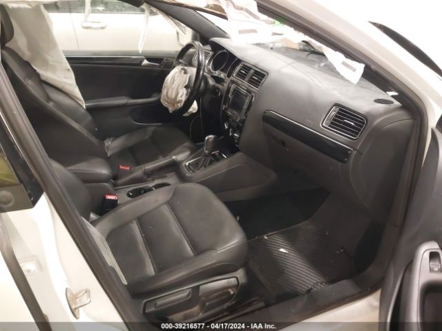 3VWD17AJ2JM211002 Volkswagen Jetta 1.8t Se Sport