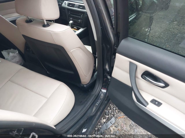 39216644 :رقم المزاد ، WBAPK5G50BNN81090 vin ، 2011 Bmw 328i Xdrive مزاد بيع