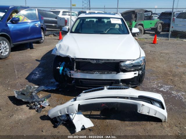 WBA8E1G52HNU13819 BMW 320i