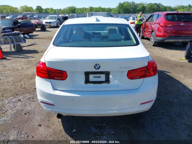 WBA8E1G52HNU13819 BMW 320i