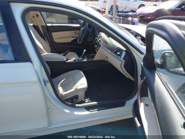 WBA8E1G52HNU13819 BMW 320i