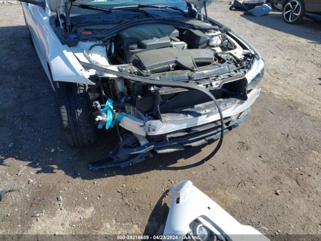 WBA8E1G52HNU13819 BMW 320i