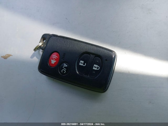 Toyota PRIUS PLUG-IN 2014 JTDKN3DP6E3056775 Image 11