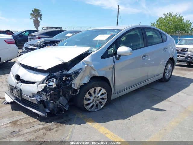 Toyota PRIUS PLUG-IN 2014 JTDKN3DP6E3056775 Image 2
